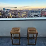 Cozy Urban Heaven With Dedicated Parking Spot