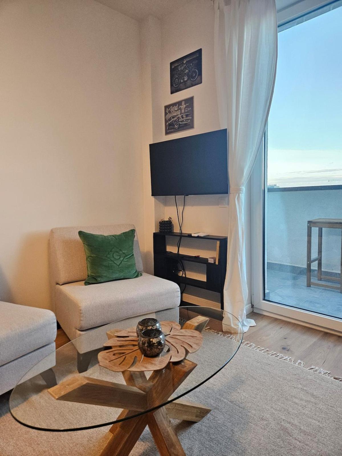 Cozy Urban Heaven With Dedicated Parking Spot Apartment *