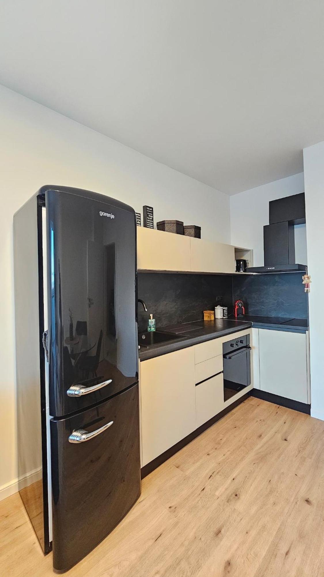 Cozy Urban Heaven With Dedicated Parking Spot Apartment