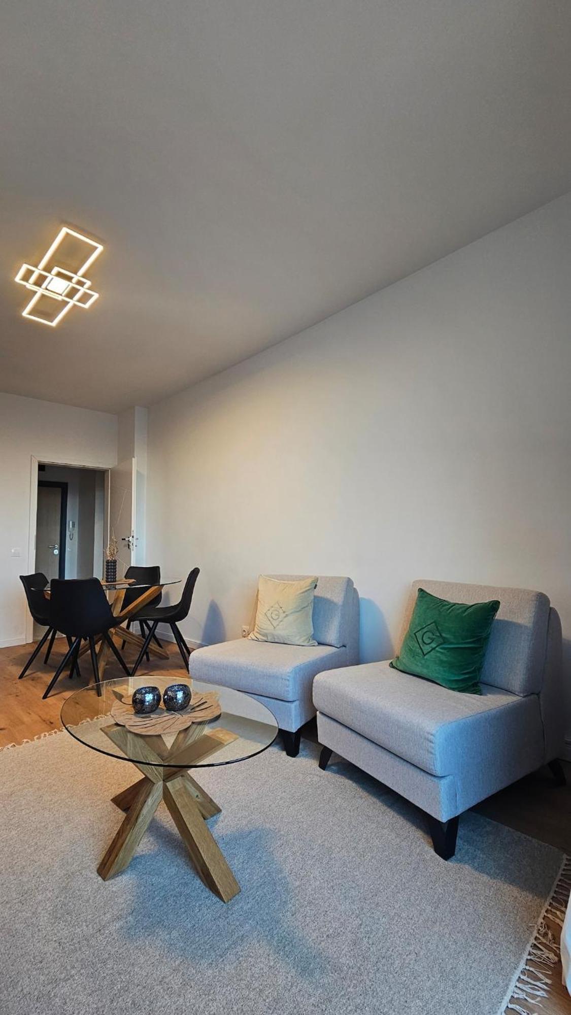 Cozy Urban Heaven With Dedicated Parking Spot *
